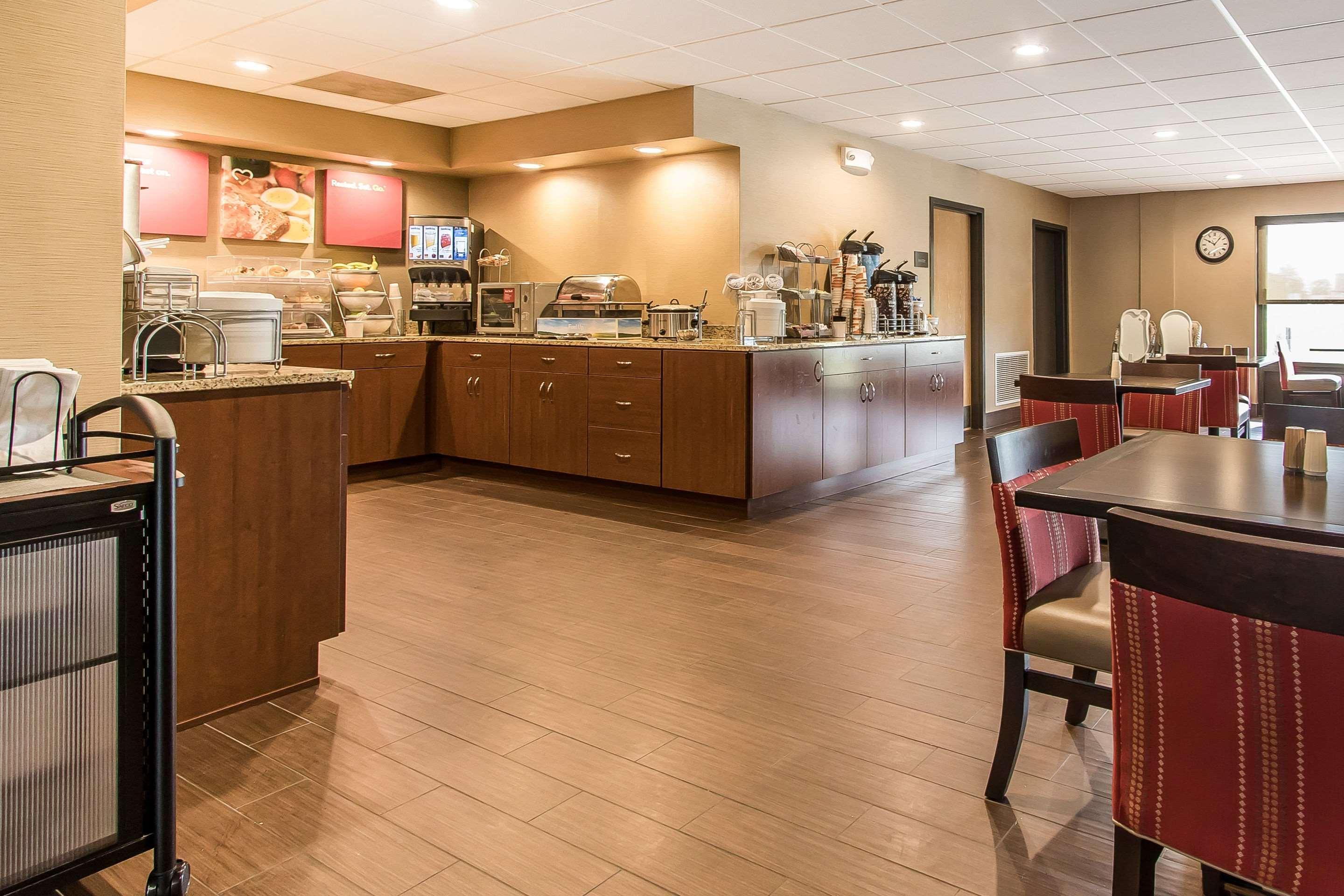 Comfort Suites Эфингем Экстерьер фото